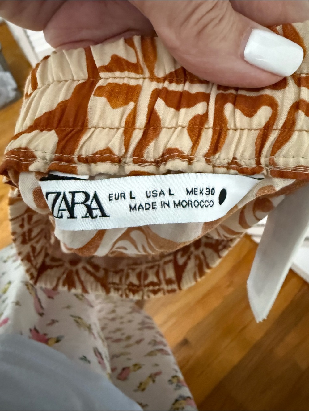 Zara Two piece pajama style set, button front short sleeves, drawstring pants L - Picture 10 of 10